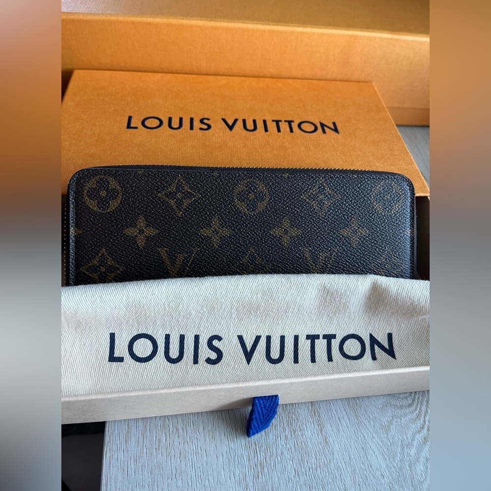 LOUIS VUITTON WALLET